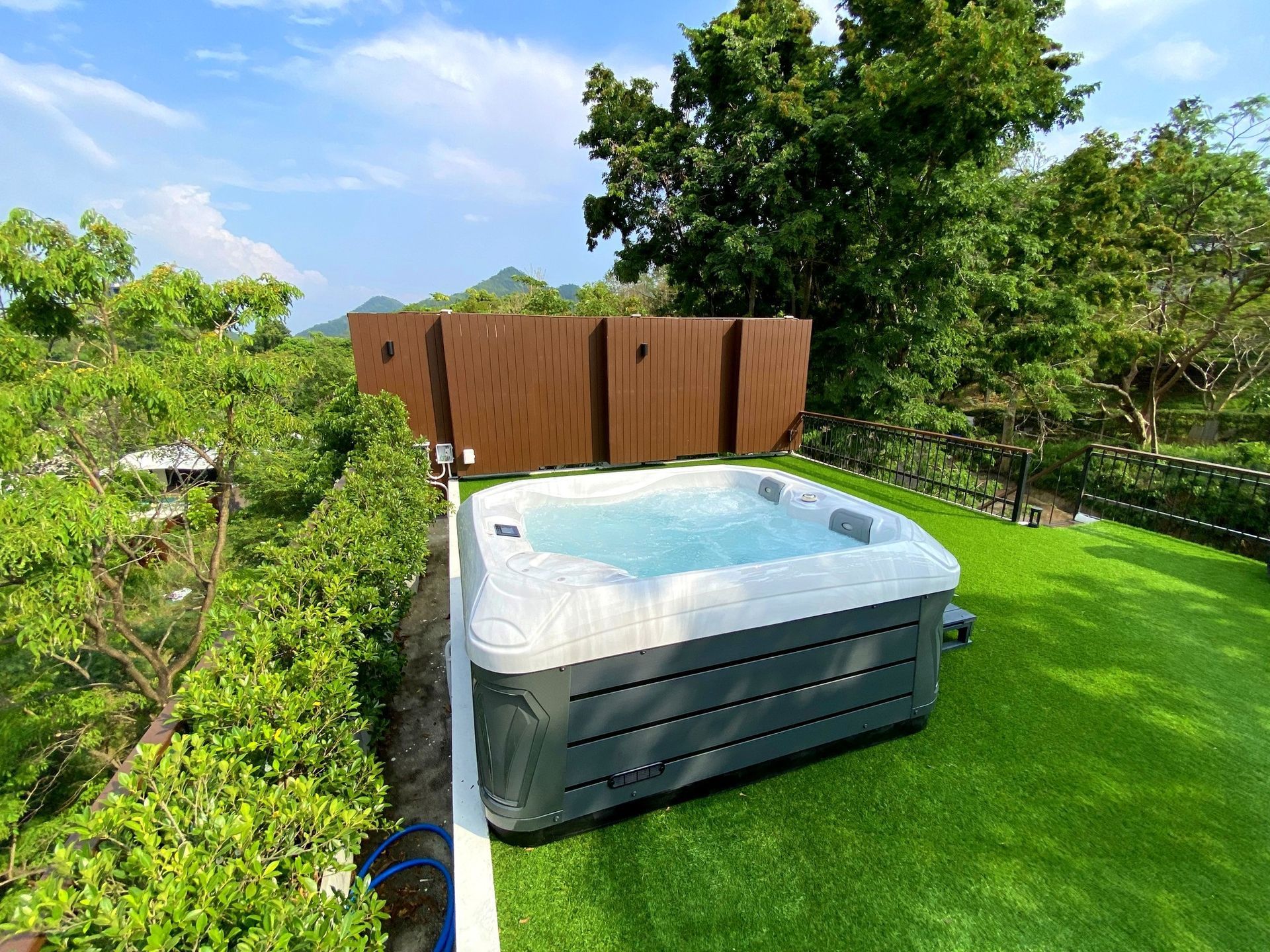 Q&G outdoor hot tub on a fourth-floor rooftop deck in Pakchong, Khao Yai