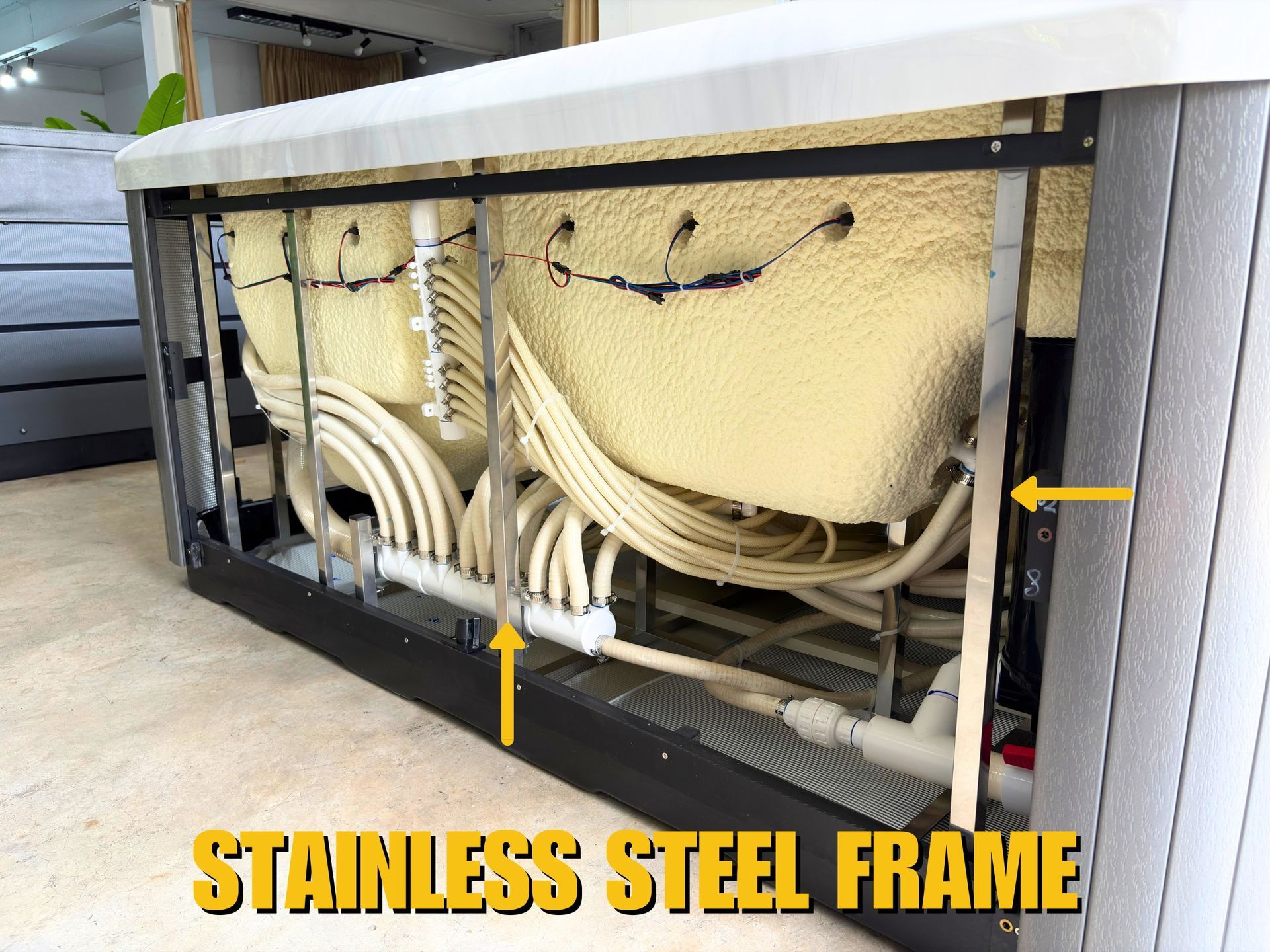 โครงสร้างภายในอ่างน้ำร้อนภายนอกบ้านแบบ Stainless Steel Frame ผลิตจากสแตนเลสคุณภาพสูง แข็งแรง ทนต่อความชื้นและการกัดกร่อน รองรับระบบท่อและปั๊มน้ำอย่างมั่นคง ช่วยยืดอายุการใช้งานอ่างน้ำร้อนให้ยาวนาน เหมาะสำหรับการติดตั้งกลางแจ้งในประเทศไทย