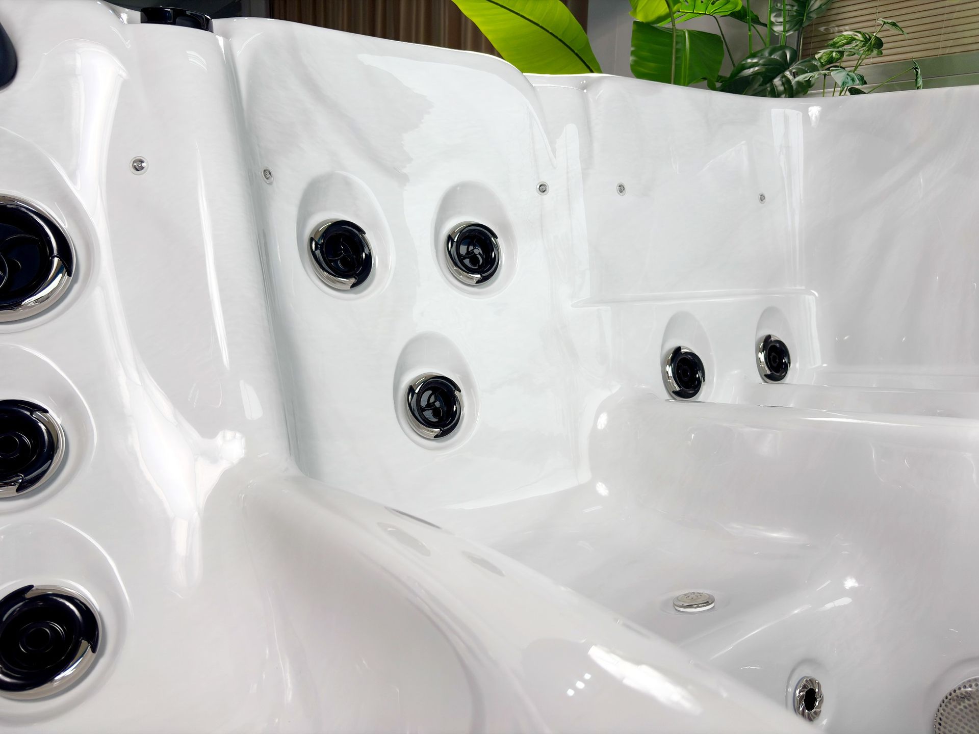 Close-up of acrylic surface in an outdoor hot tub showing durability, smooth finish, and long-term value for hot tub selection