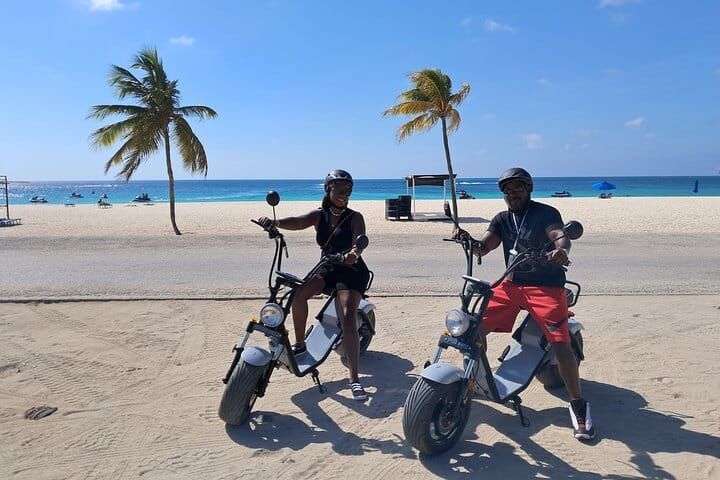 Scooter rental couple in Aruba