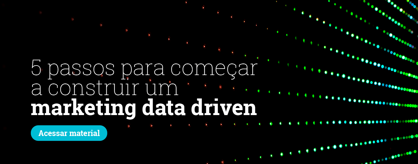 Um fundo preto com luzes verdes e as palavras marketing datadriven