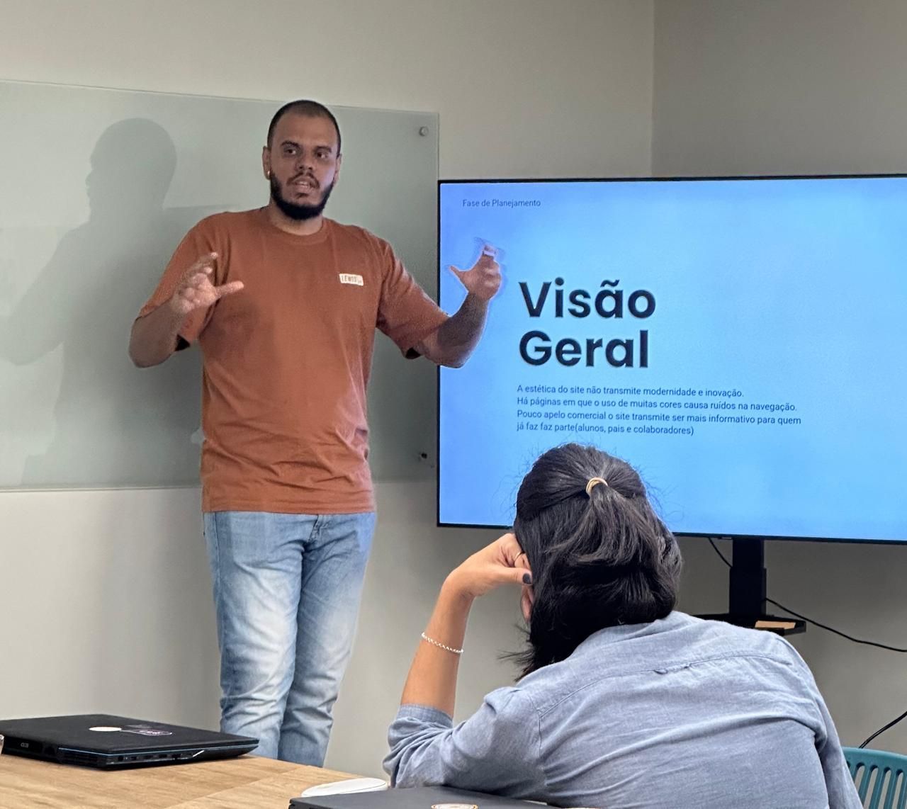 Aplicação de Card Sorting com participantes de um cliente Surfe Digital