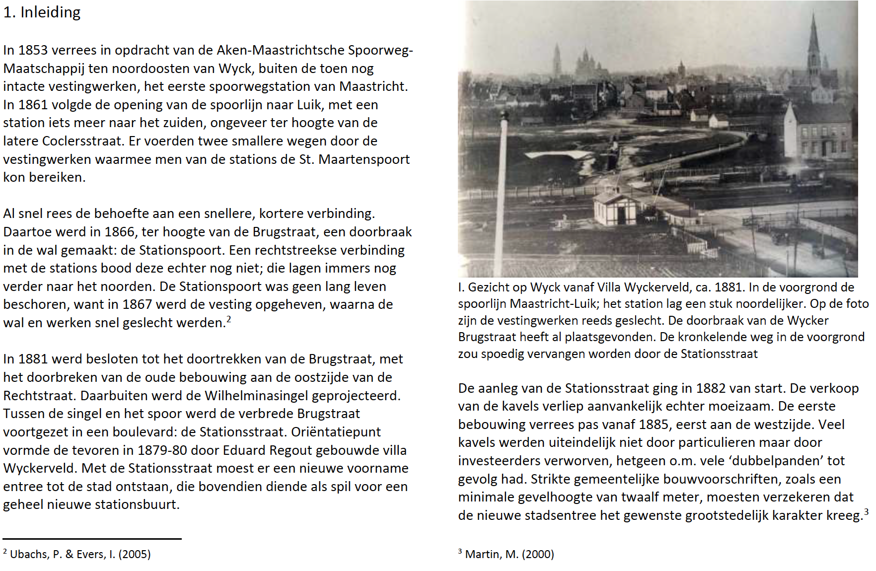 Zwart-witfoto van een stadsgezicht, waarschijnlijk een Europese stad met bruggen en hoge gebouwen.