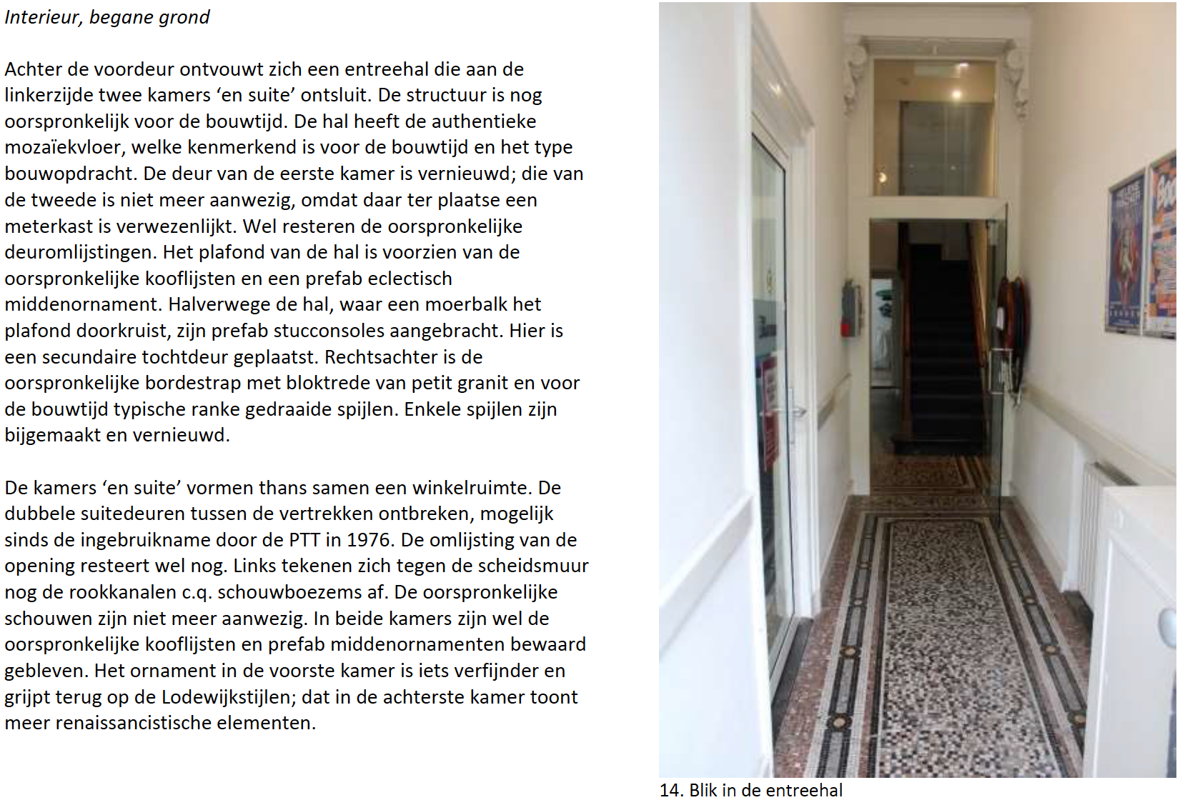 Entreehal met een vloer met patroon en een trap die aan het einde zichtbaar is.