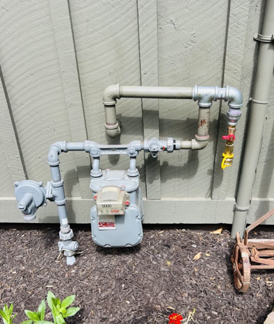 A close up of a gas valve on a pipe.