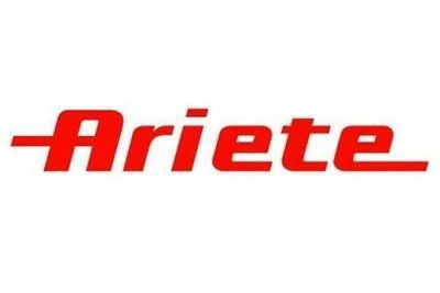 Un logo rosso e bianco per ariete su uno sfondo bianco