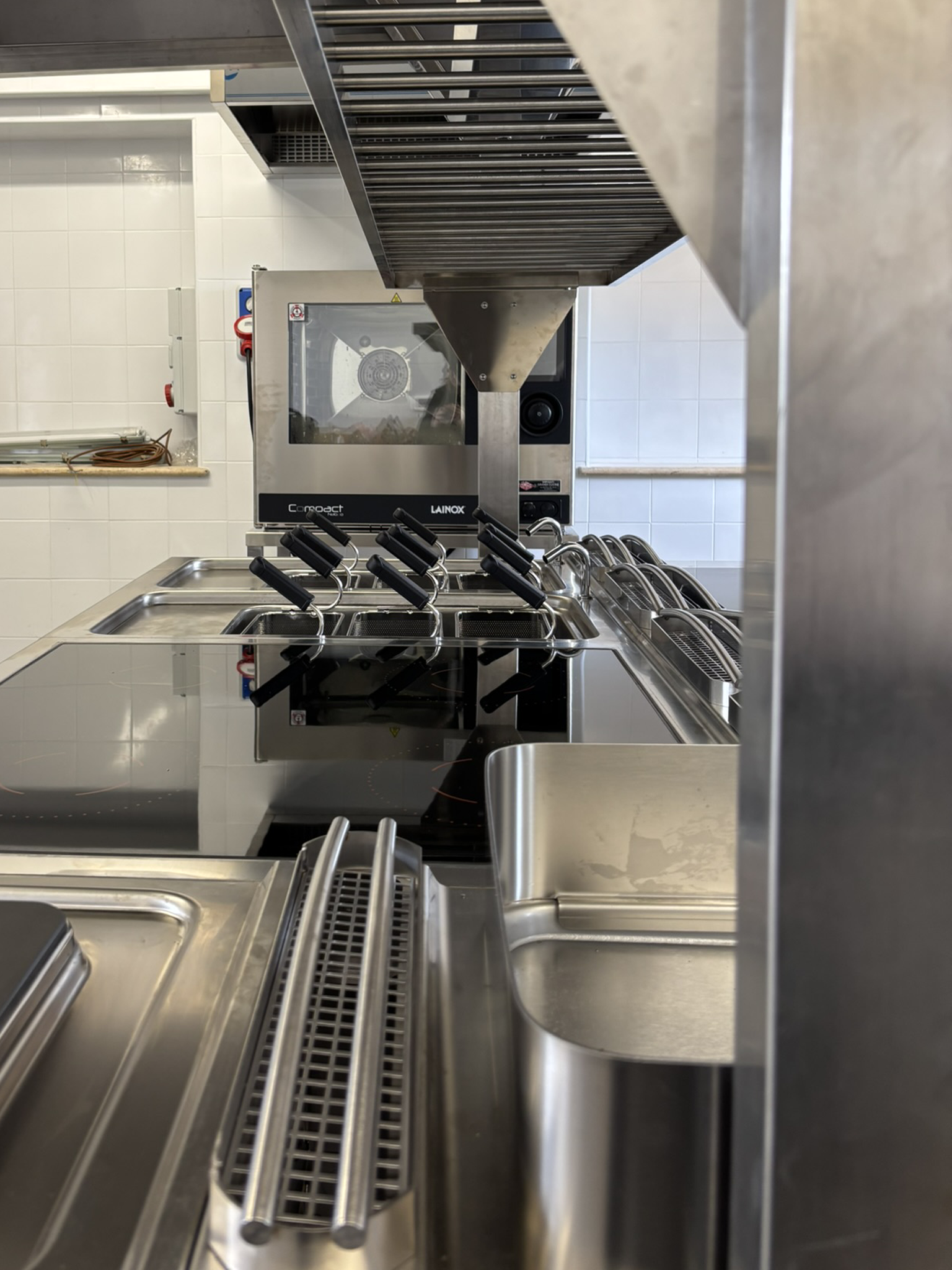 cucina professionale tecnoinox elettrica e forno elettrico lainox
