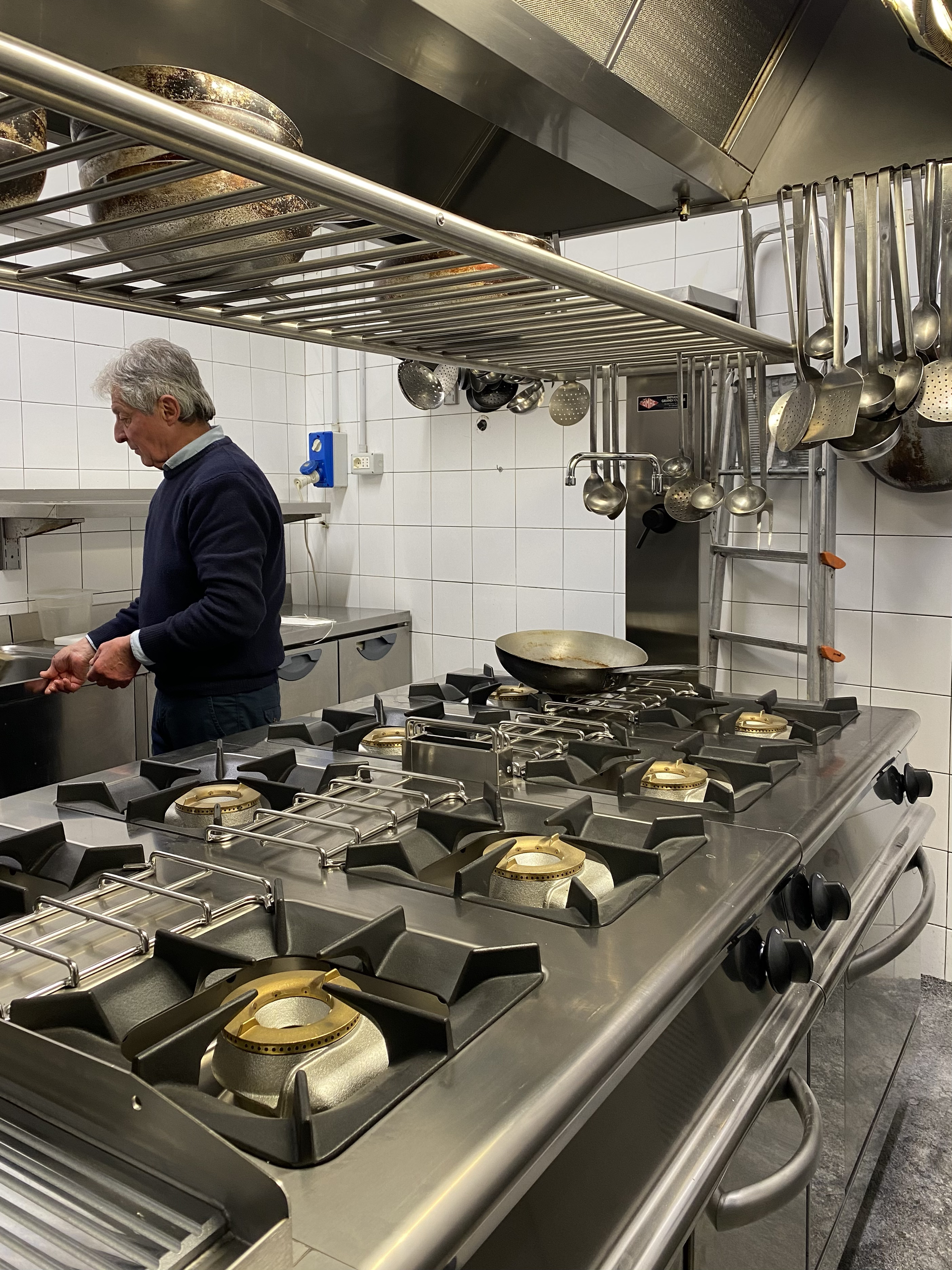 Installazione di cucina professionale in acciaio inox