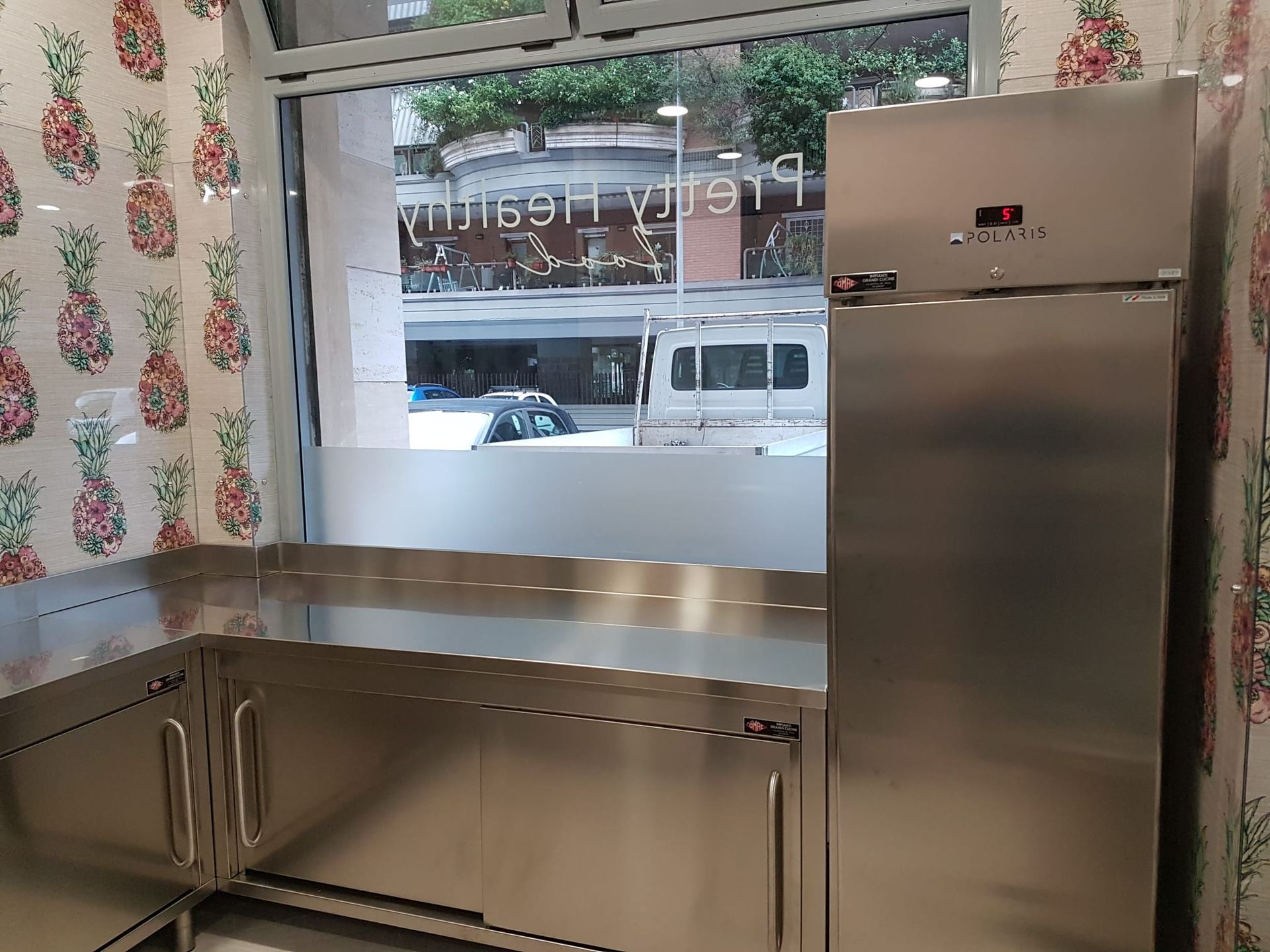 Realizzazione di laboratorio professionale con arredi in acciaio inox