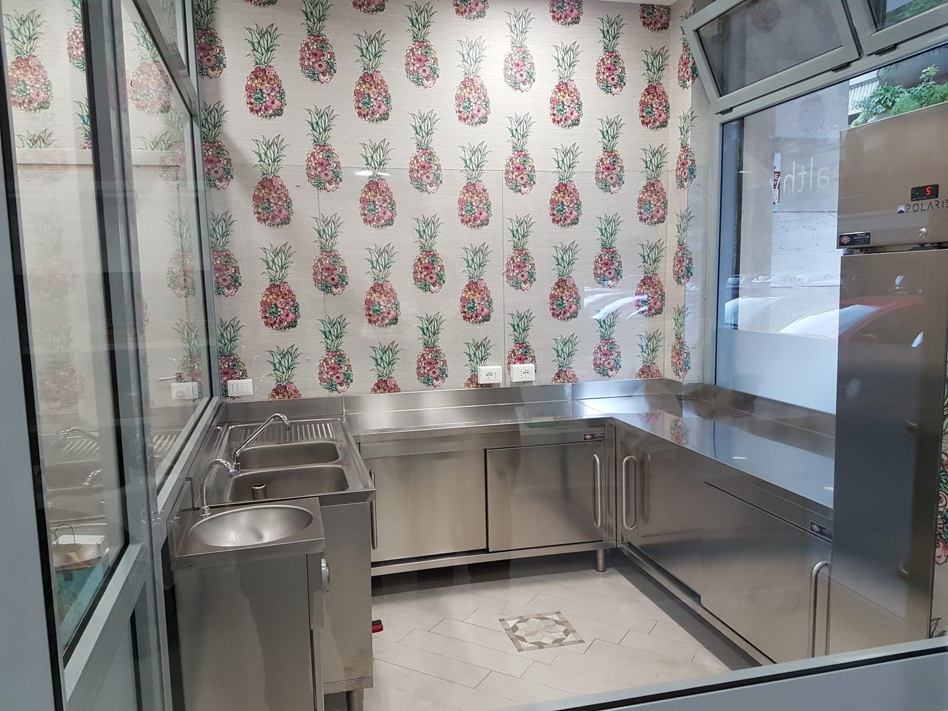 Realizzazione di laboratorio professionale con arredi in acciaio inox