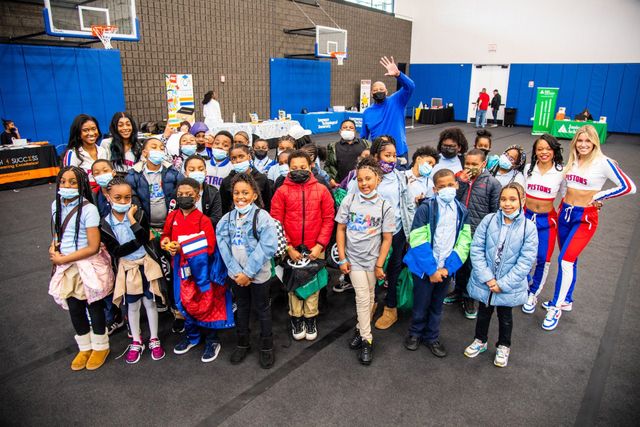 Large group of CODE313 scholars and volunteers