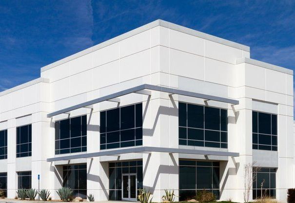 A large white building with a lot of windows