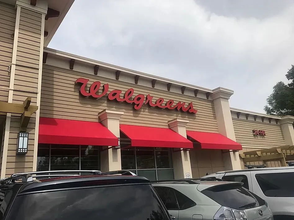 A walgreens store with a lot of cars parked in front of it