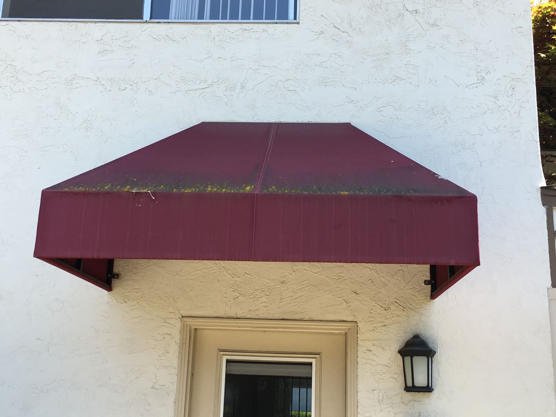 A green awning with the word goosetown on it.