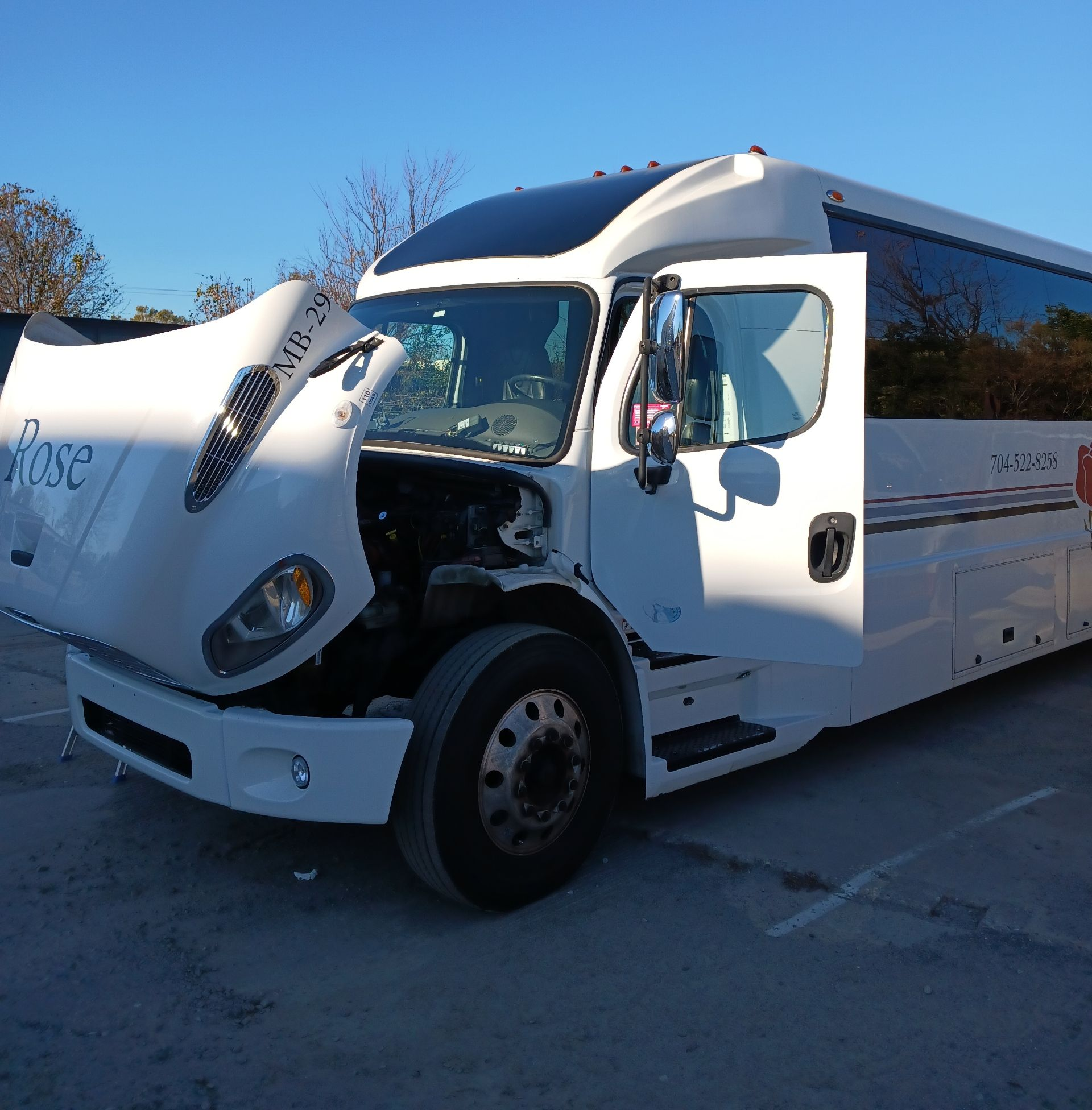 Semi-truck windshield replacement near Charlotte, NC
