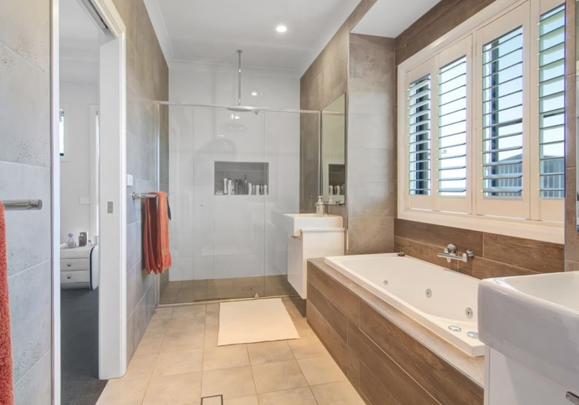 Glass shower — Shower Screens in Tamworth, NSW