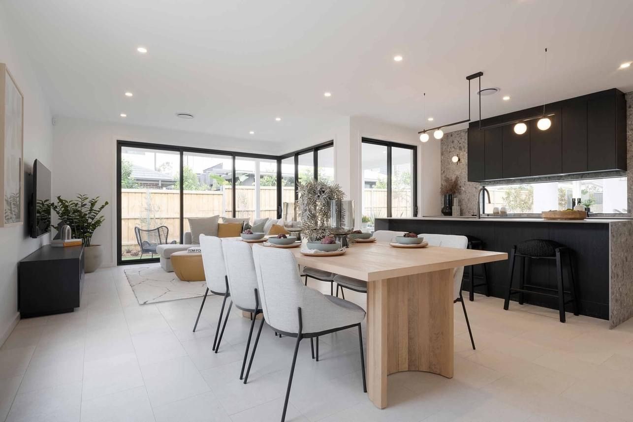 There is a dining table and chairs in the middle of the room.