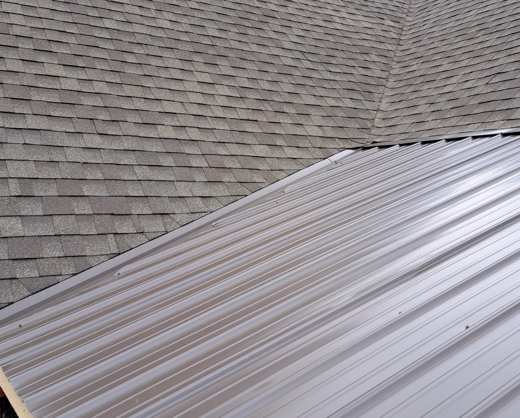Gutter — Indianapolis, IN — Rain-Flow Gutters Gutter — Indianapolis, IN — Rain-Flow Gutters