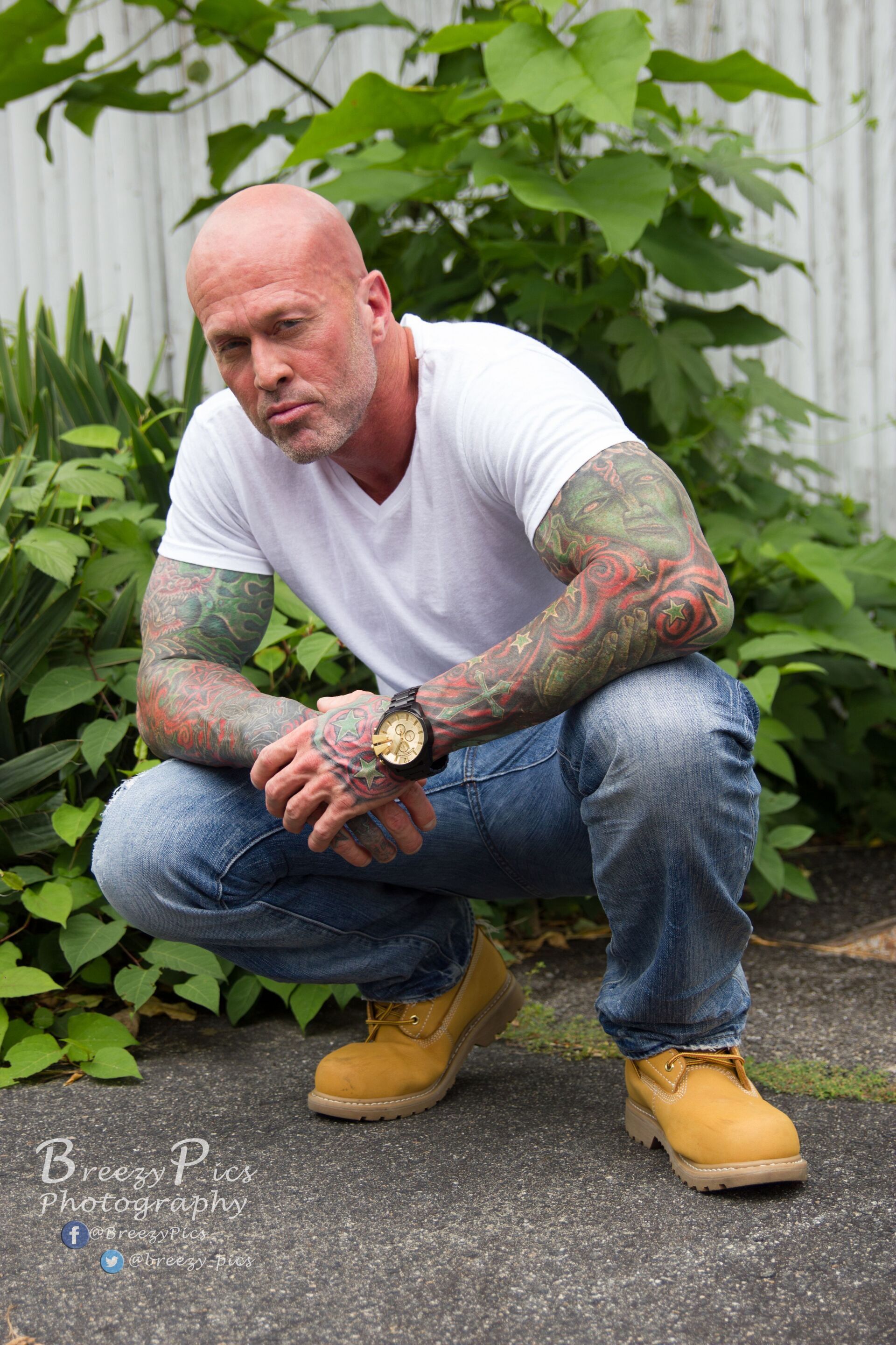 Tattooed Actor John J. Quinlan T-Shirt and Jeans 2021