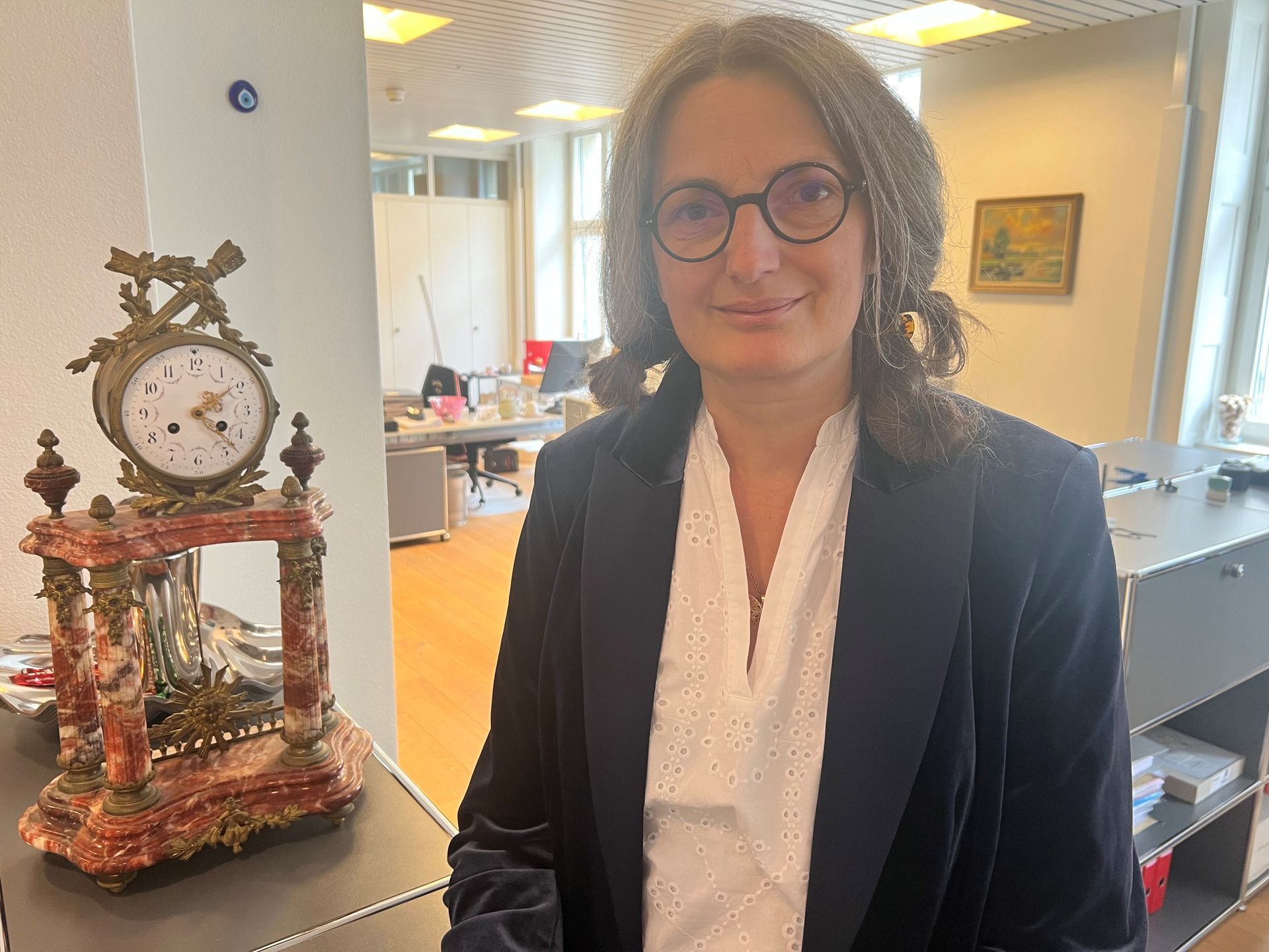 Myriam Zehnder, paralegal with 30+ years of experience in assisting lawyers and notaries in Zug and Zurich