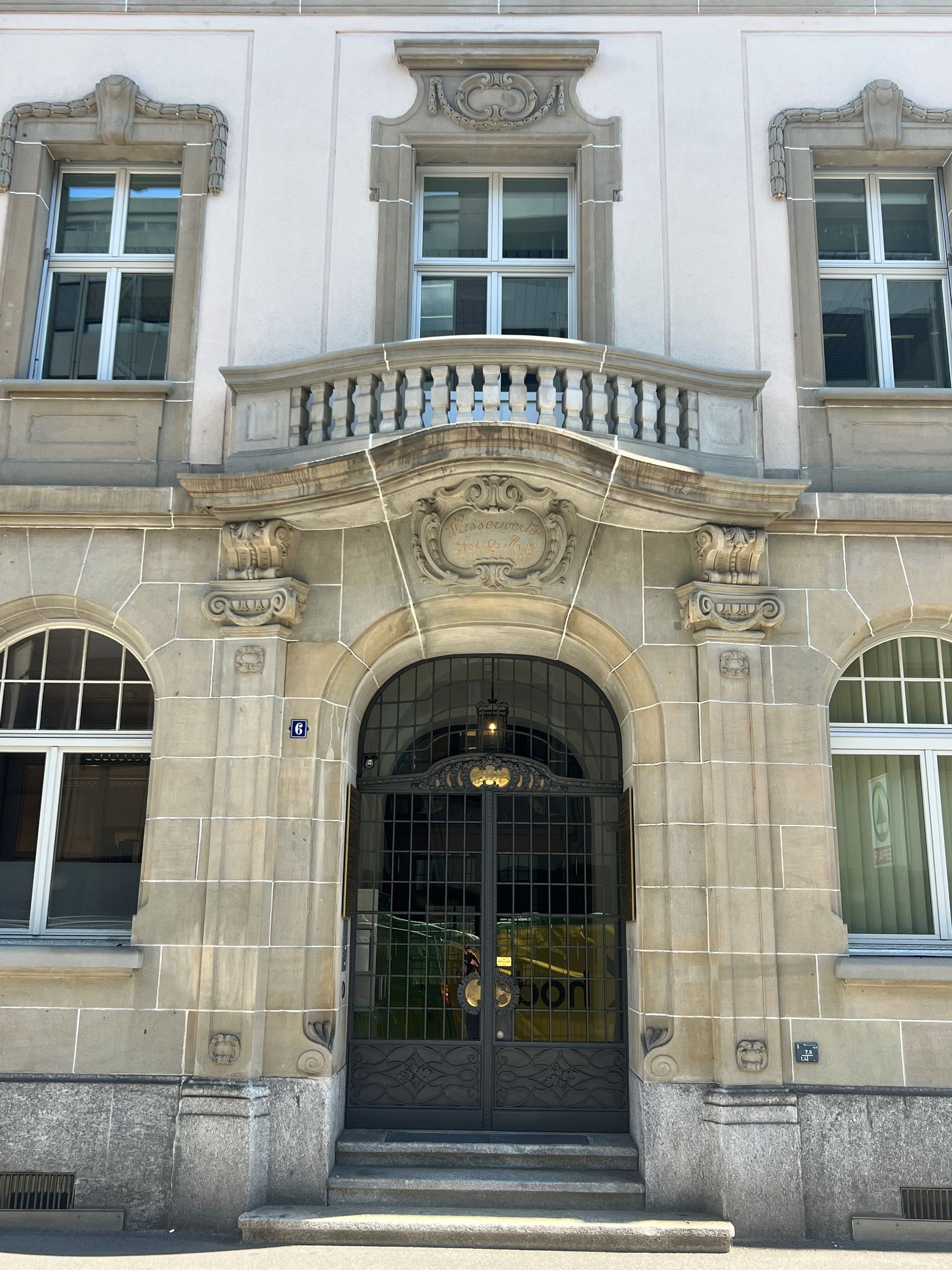 Nahaufnahme Eingang Kanzlei Studer & Aepli