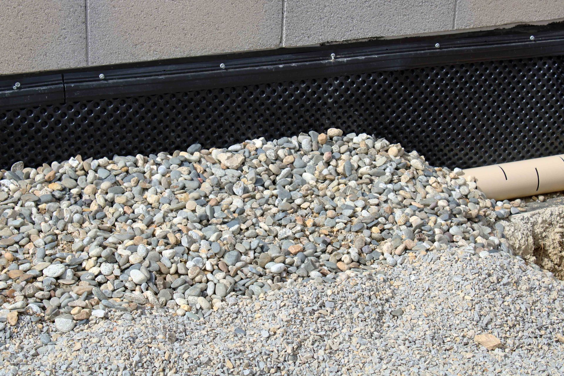 Foundation drainage system: gravel, perforated black drainage membrane, and corrugated pipe. Foundation drainage system: gravel, perforated black drainage membrane, and corrugated pipe.