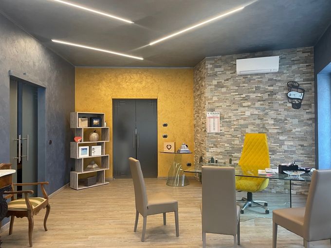 Interno dell'edificio delle Onoranze Funebri Olivero a Saluggia.