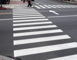 Aplicación de pintura tráfico para calles y estacionamientos