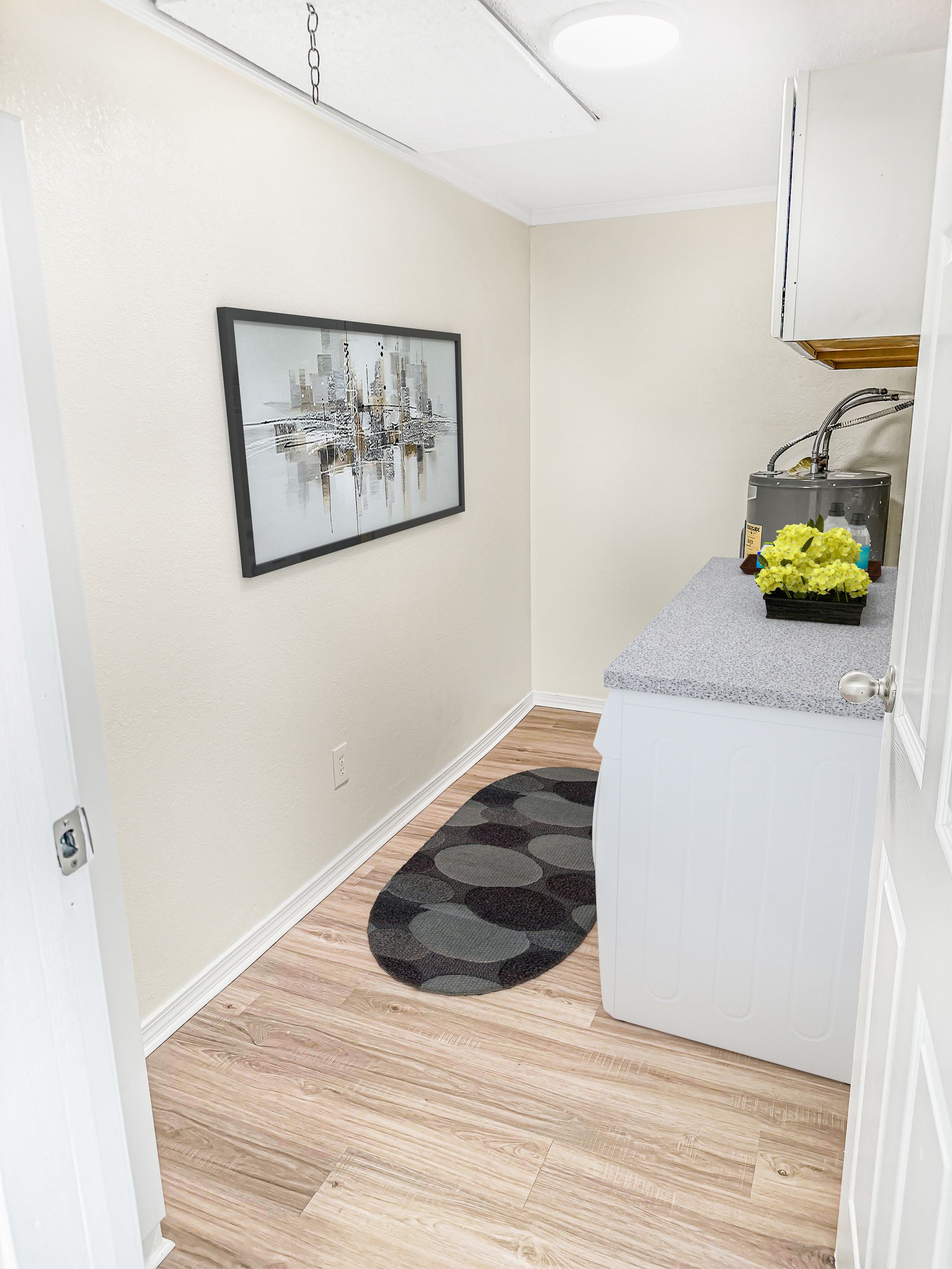 Photo of a bonus room with washer/dryer hook-up