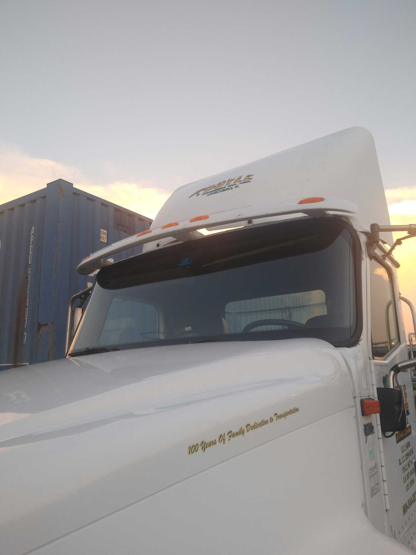 Semi-truck windshield replacement in Milwaukee, WI