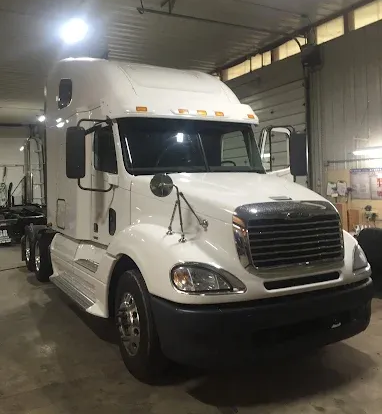 Mobile semi-truck glass repair near Milwaukee, WI Mobile semi-truck glass repair near Milwaukee, WI