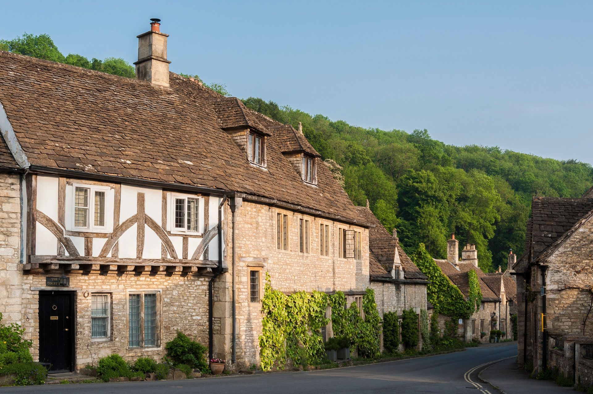 heritage cottages in the Cotswolds, England which require aluminium seamless guttering to proof leak the property.