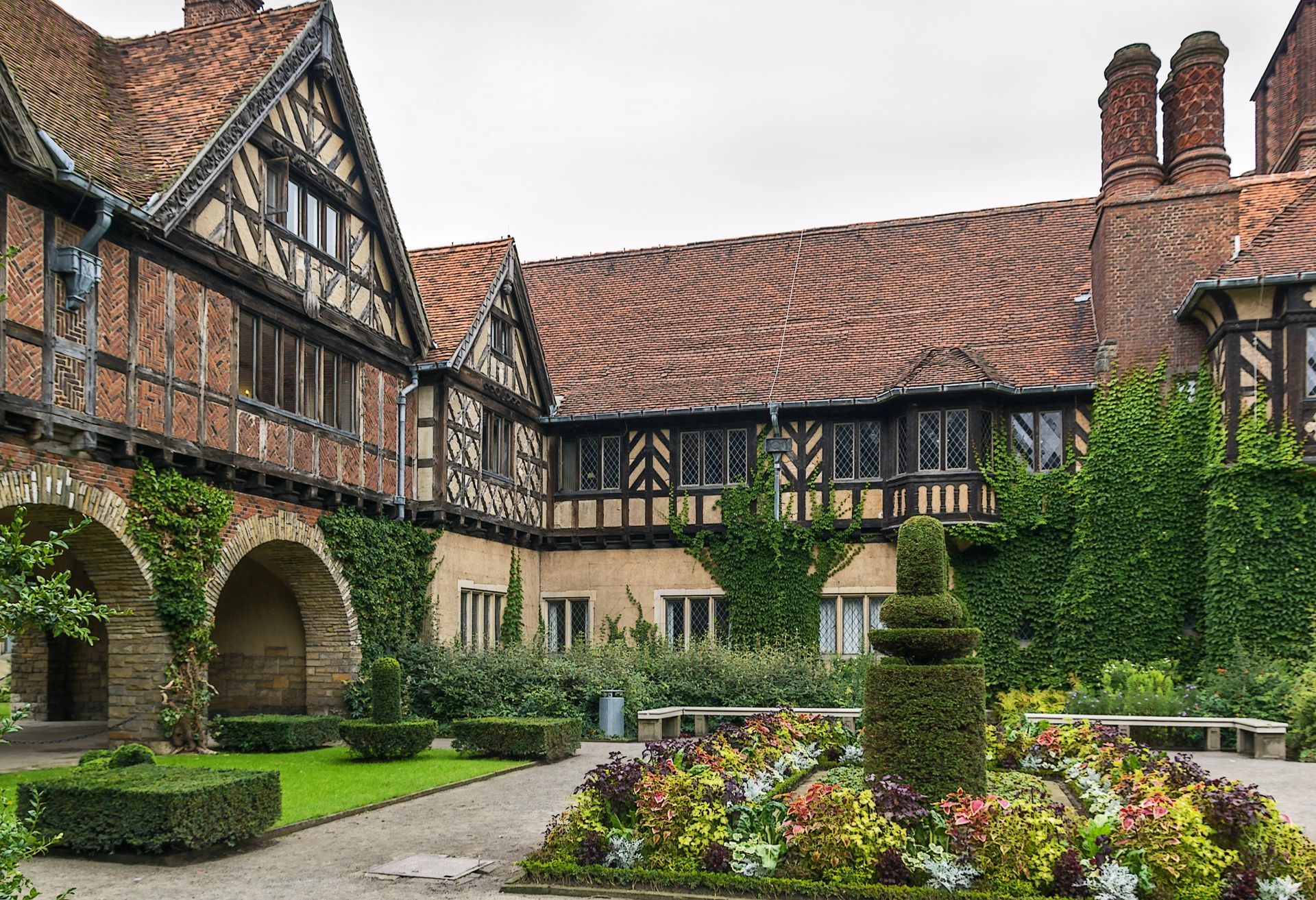 a listed building heritage property in the Cotswolds, England which requires aluminium seamless guttering to proof leak the property.