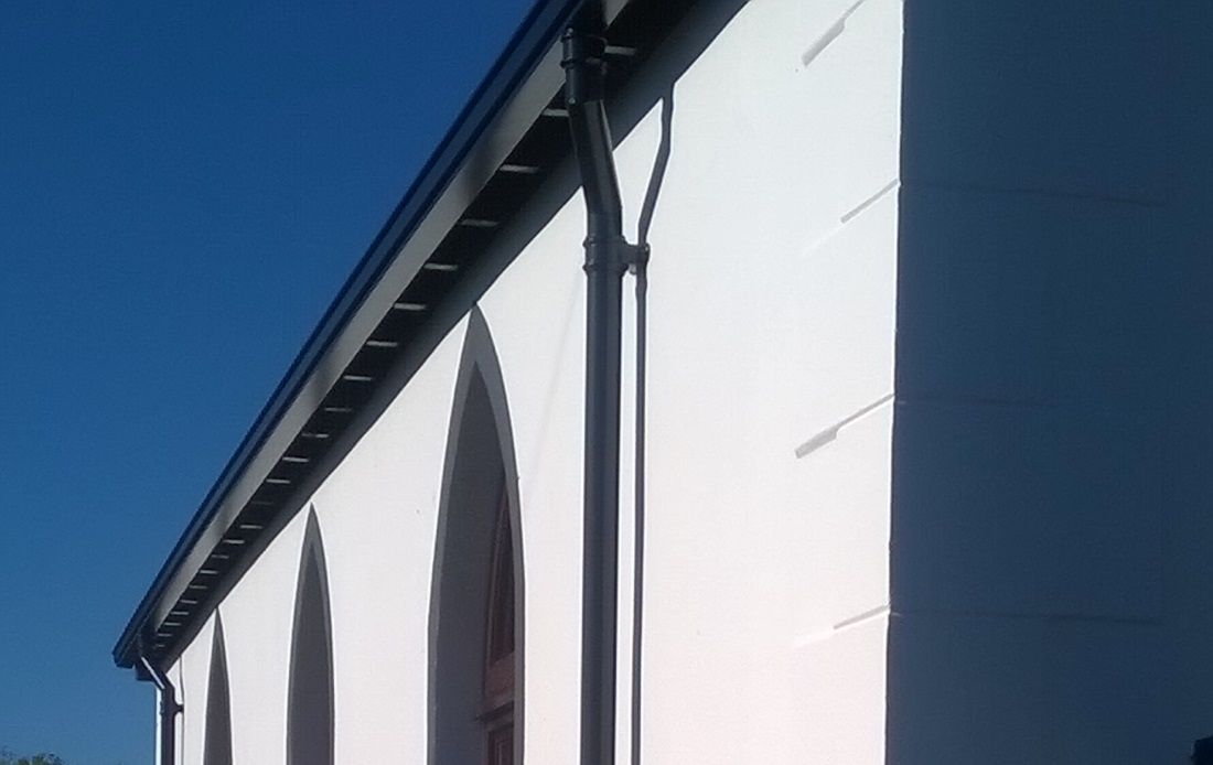 an image of white aluminium gutter system and white soffits and fascia on a modern architect designed house.
