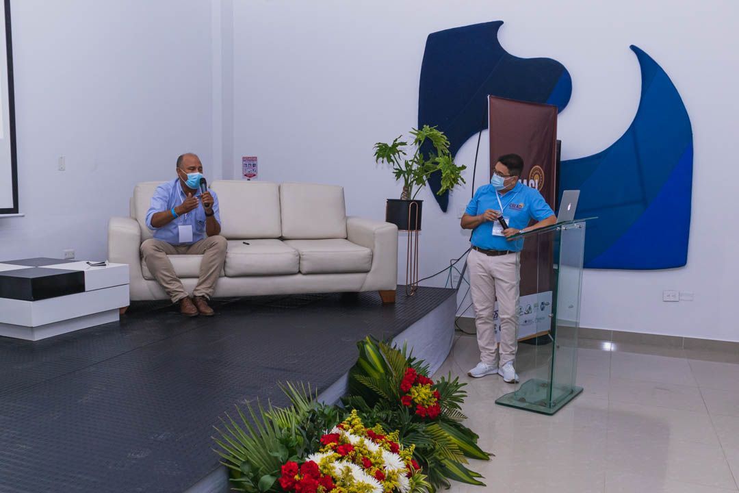 Corporate presentation and speaker on stage during a business event at Coveñas at Hotel Poblado