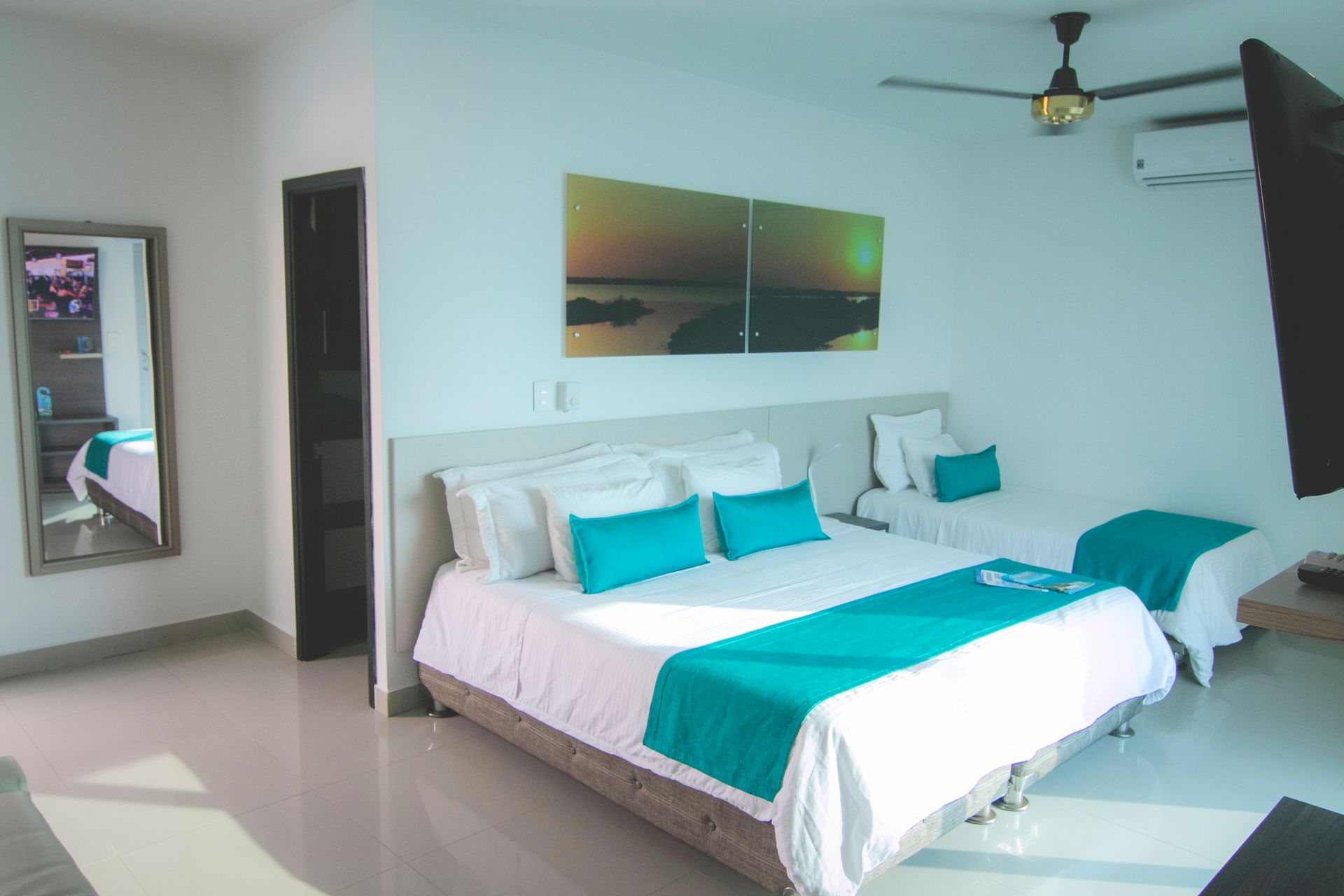 Spacious hotel room with double and single bed for your relaxing beach vacation at Hotel Poblado Coveñas