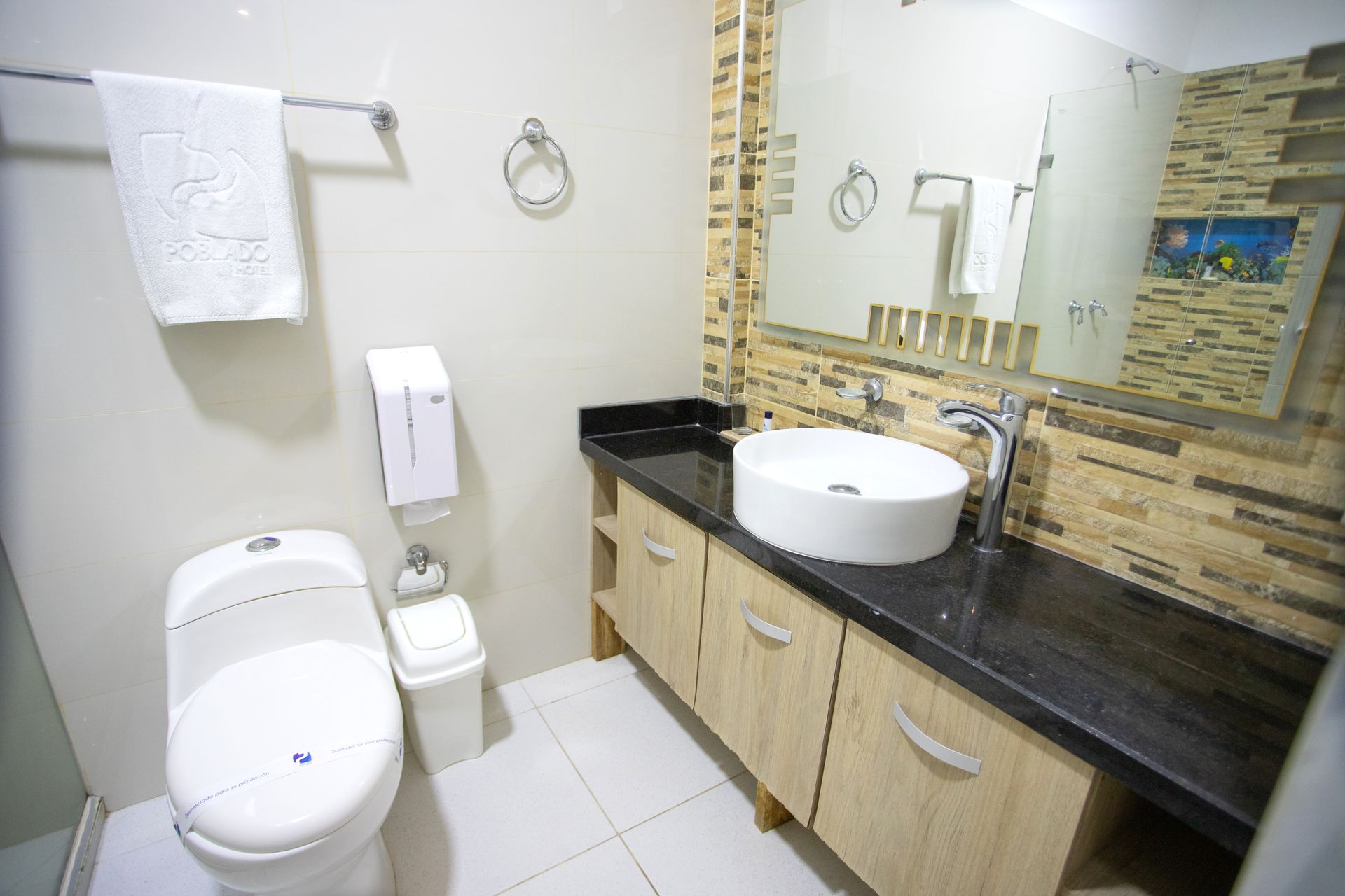 Clean hotel bathroom with modern vanity and large mirror for your vacation at Hotel Poblado Coveñas