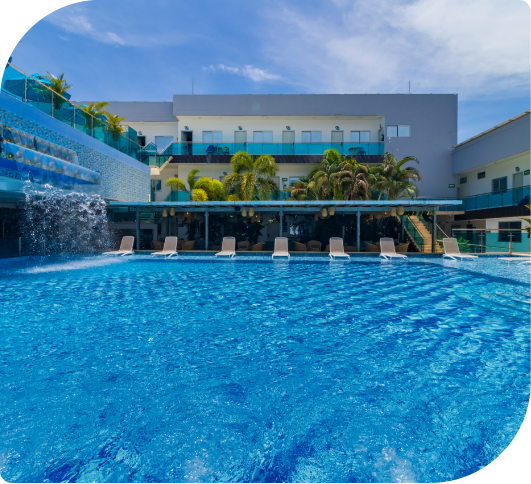 hotel en san andres cerca a la playa, con bote para actividades que puedes hacer en la isla.