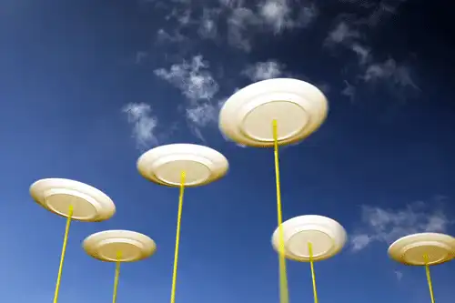 Spinning plates Spinning plates