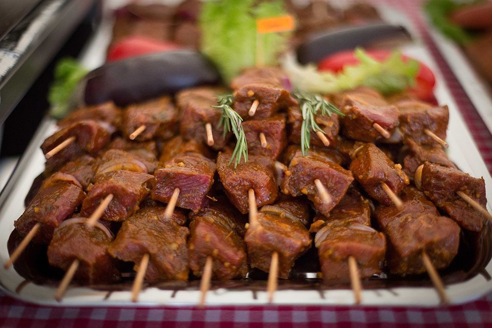 Catering von murer – Spiesse auf dem Grill