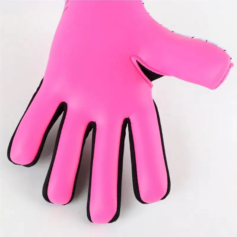 Par de guantes de portero rosas y blancos con detalles en negro, mostrados en vista frontal y trasera.