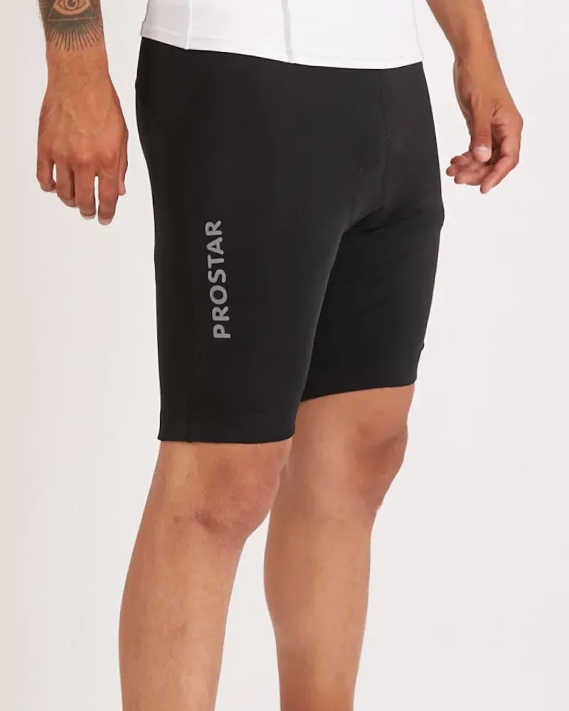 Cuatro vistas de los pantalones cortos de ciclismo negros