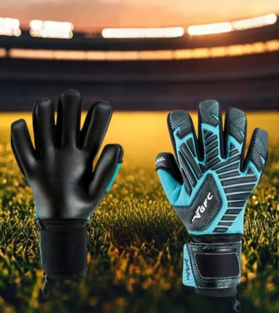 Guantes del VGFC de Basilea, con palma negra y dorso azul estampado, con detalles del producto en español.
