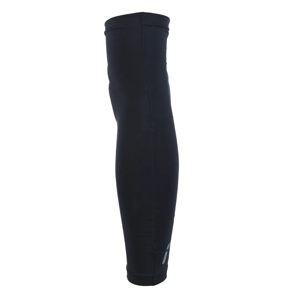 Guante deportivo acolchado negro con el logotipo blanco de “reusch” en la muñeca.