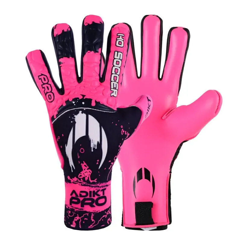 Guantes de portero de fútbol rosas y negros con la marca ADIKT PRO y G-FOAM.