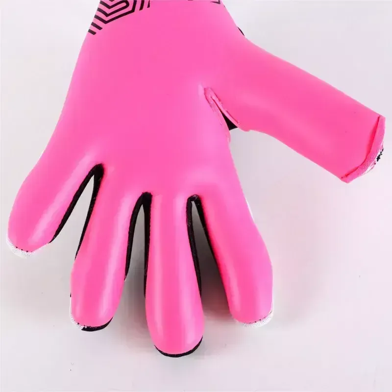 Guantes deportivos negros y rosas con llamativos estampados gráficos, mostrados desde la palma hacia adelante y desde el dorso.