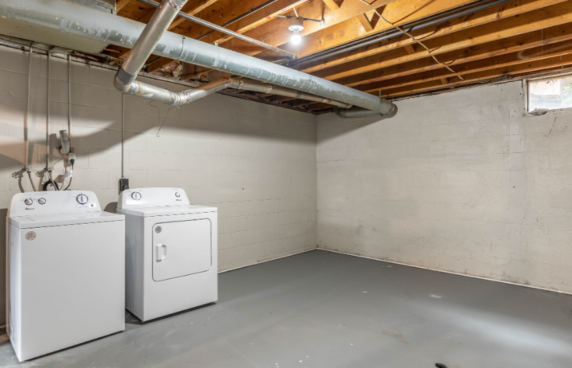 Rocky Creek Townhouse Apartments garage