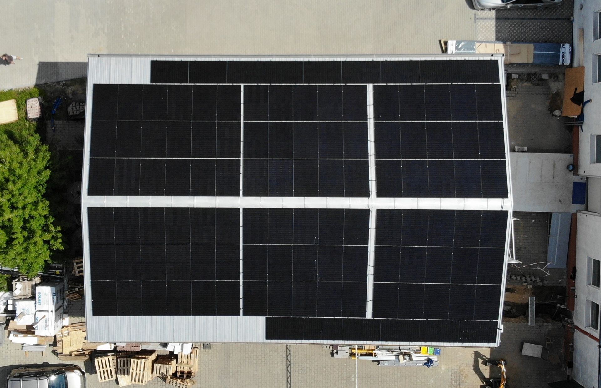 Instalacja fotowoltaiczna 98,8 kWp na obiekcie firmy Mikronika w Poznaniu.