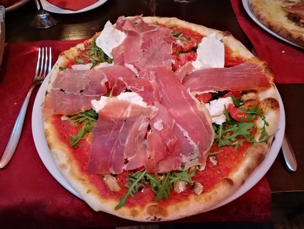 Pizza with speck