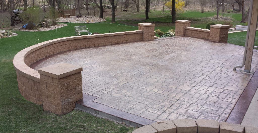 Seat wall and patio — Cedar Rapids, IA — Earthworks Concrete